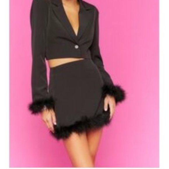 Forever 21 Dresses & Skirts - Forever 21 Faux Feather-Trim Mini Skirt in Black